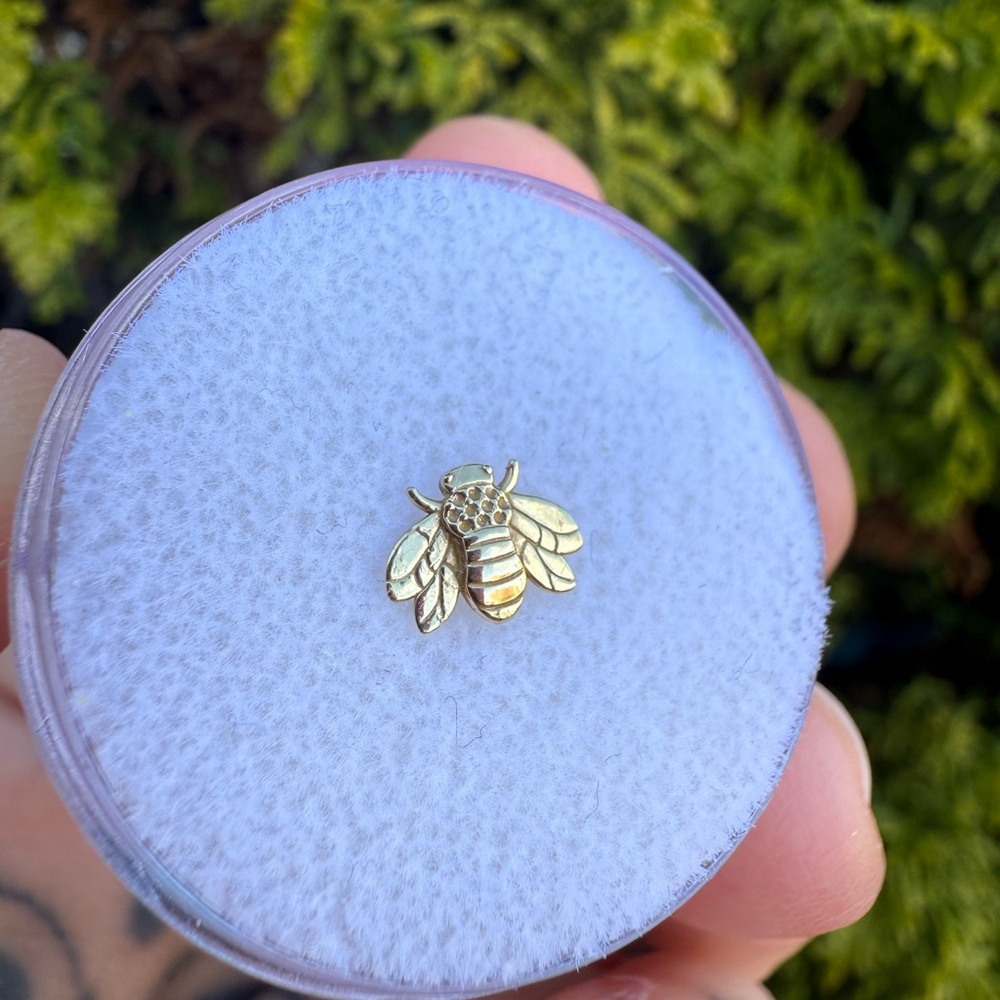 Body Gems Bee threaded end - Picture 2 of 3